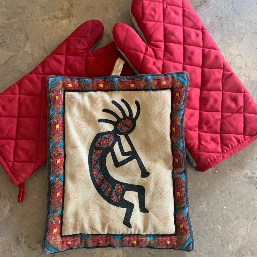 Quilted Oven Mitts with Tribal Design Pot Holder